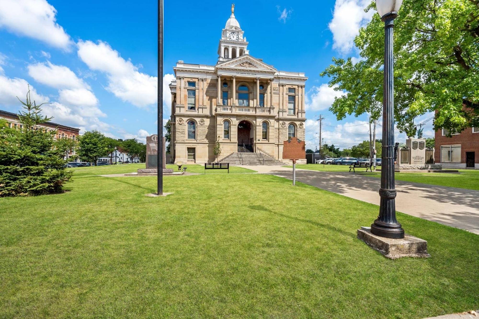 فندق هوليداي إن إكسبريس واشنطن كورت هاوس Washington Court House المظهر الخارجي الصورة