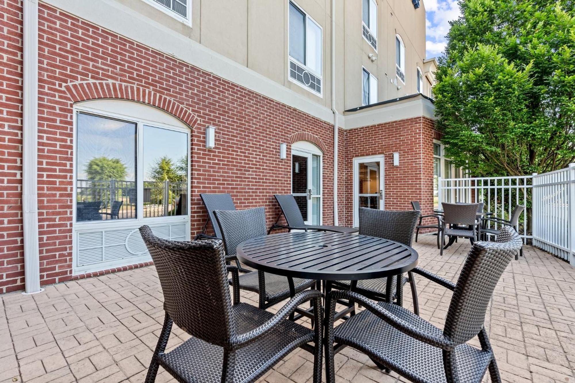 فندق هوليداي إن إكسبريس واشنطن كورت هاوس Washington Court House المظهر الخارجي الصورة